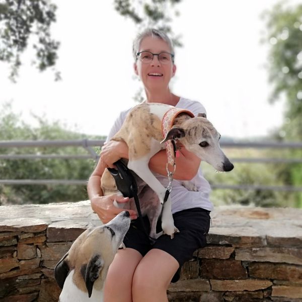 Mitrbeiter Marion Kolf mit Hund